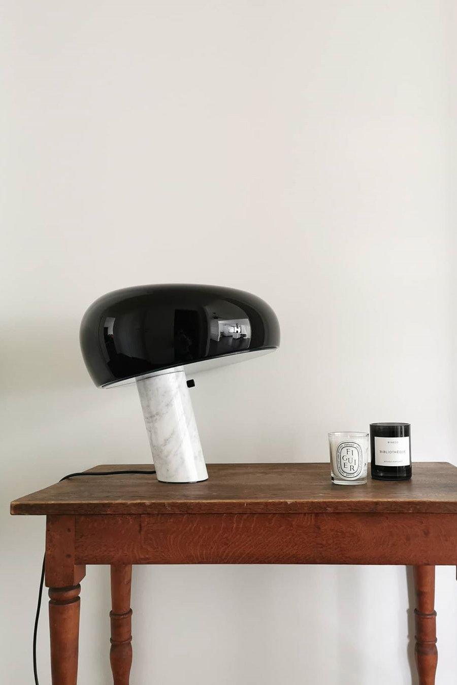 Lampa stołowa Nucleus z marmuru