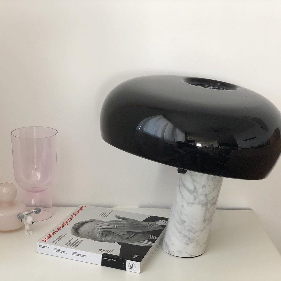 Lampa stołowa Nucleus z marmuru