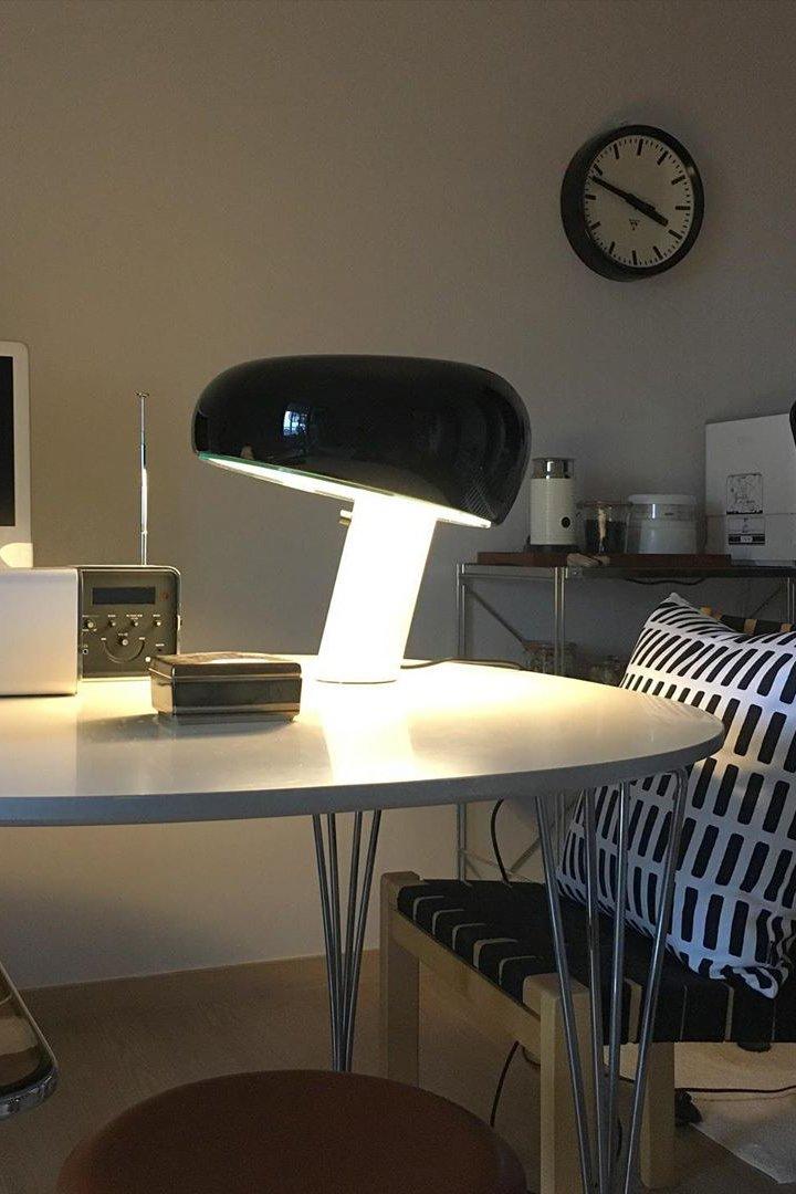 Lampa stołowa Nucleus z marmuru