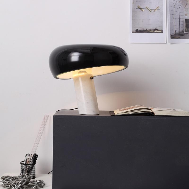 Lampa stołowa Nucleus z marmuru