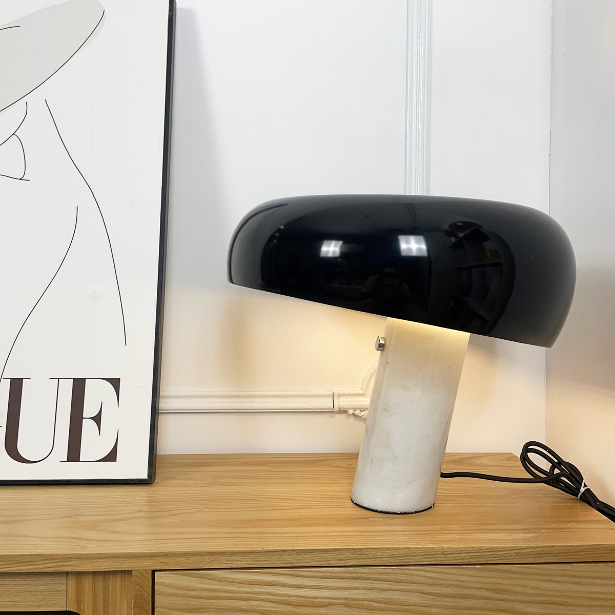 Lampa stołowa Nucleus z marmuru