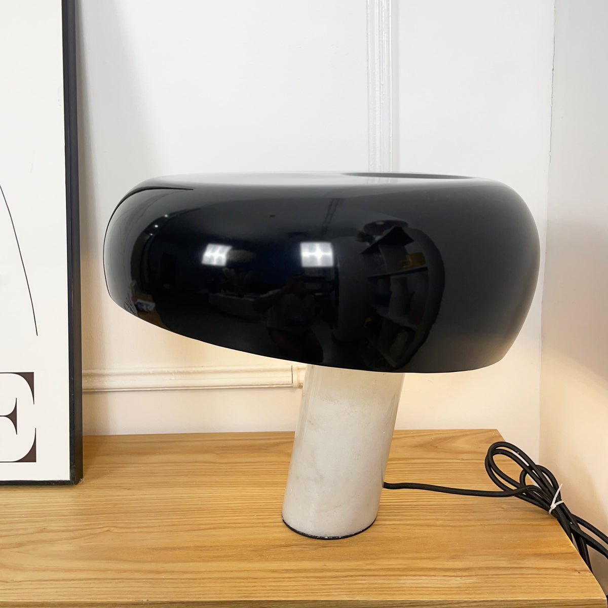 Lampa stołowa Nucleus z marmuru