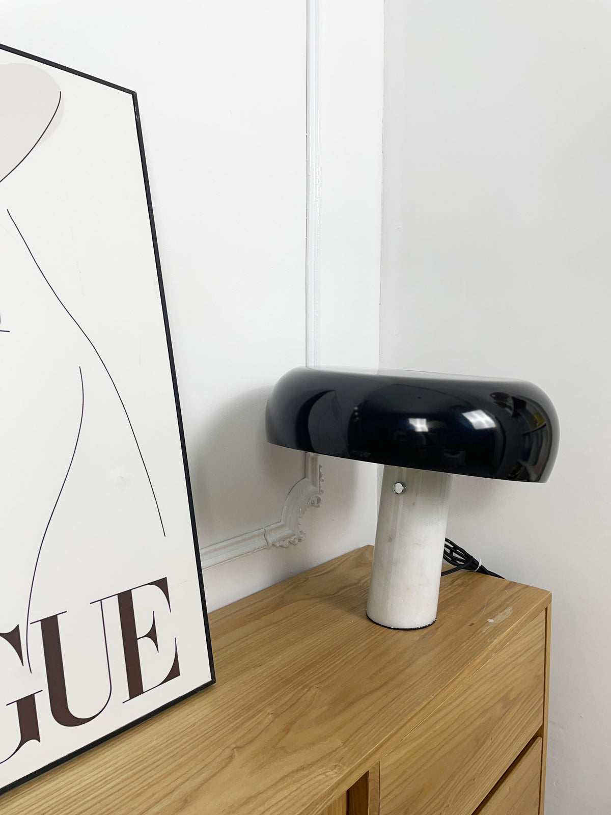 Lampa stołowa Nucleus z marmuru