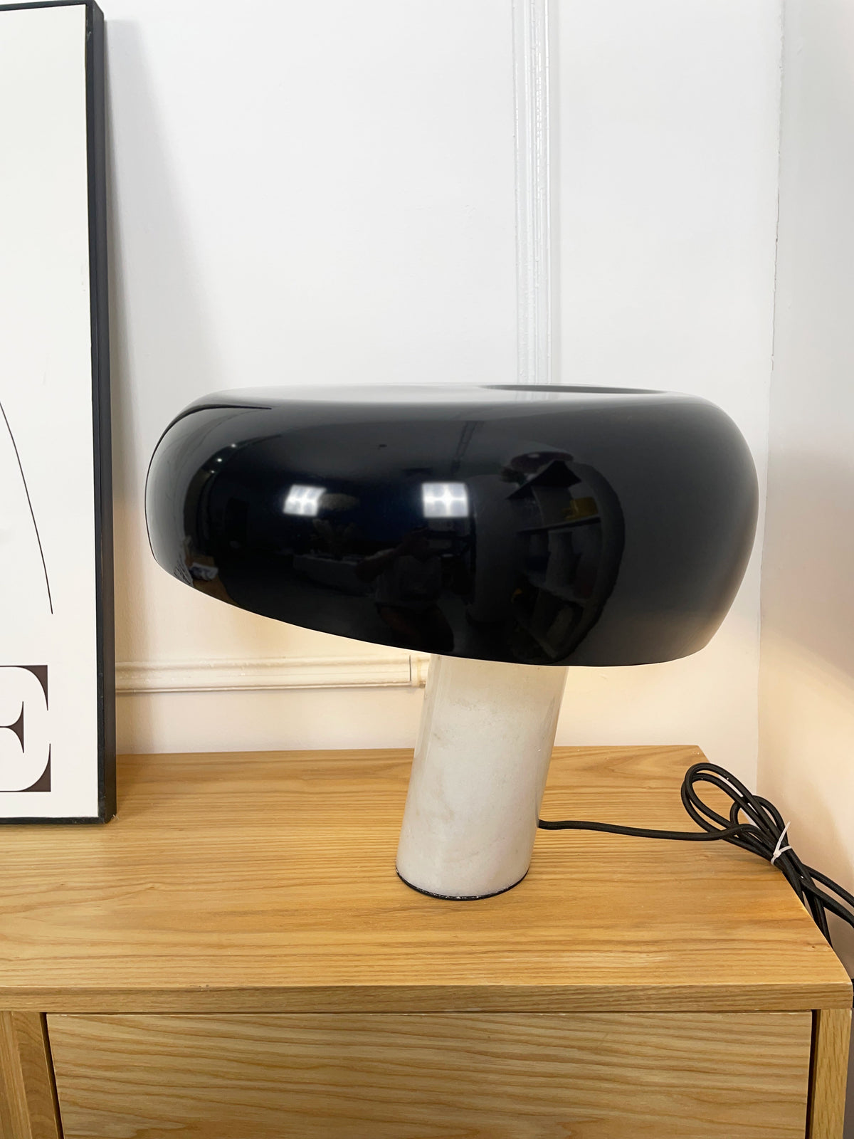 Lampa stołowa Nucleus z marmuru