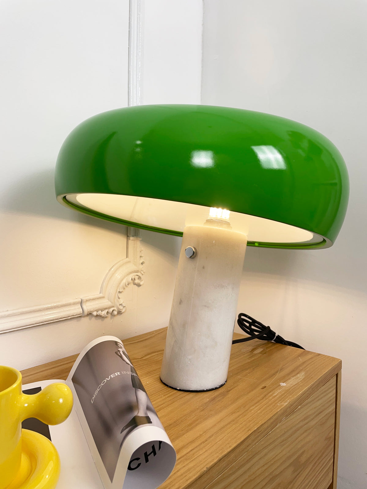 Lampa stołowa Nucleus z marmuru