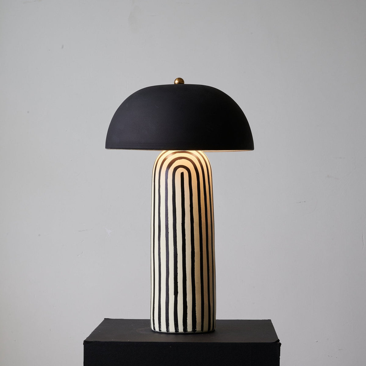 Moxyn minimalistyczna lampa stołowa z ceramiki