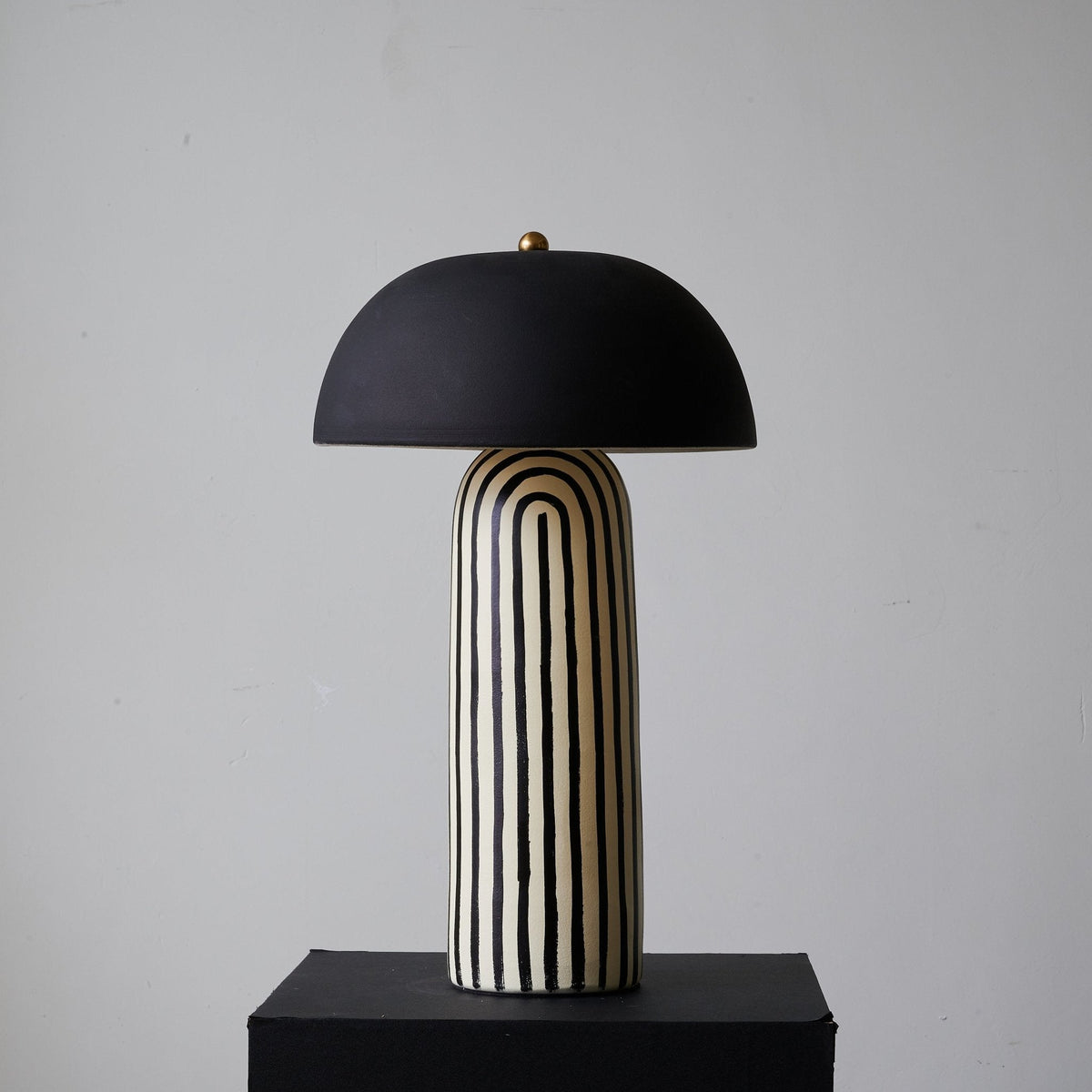 Moxyn minimalistyczna lampa stołowa z ceramiki