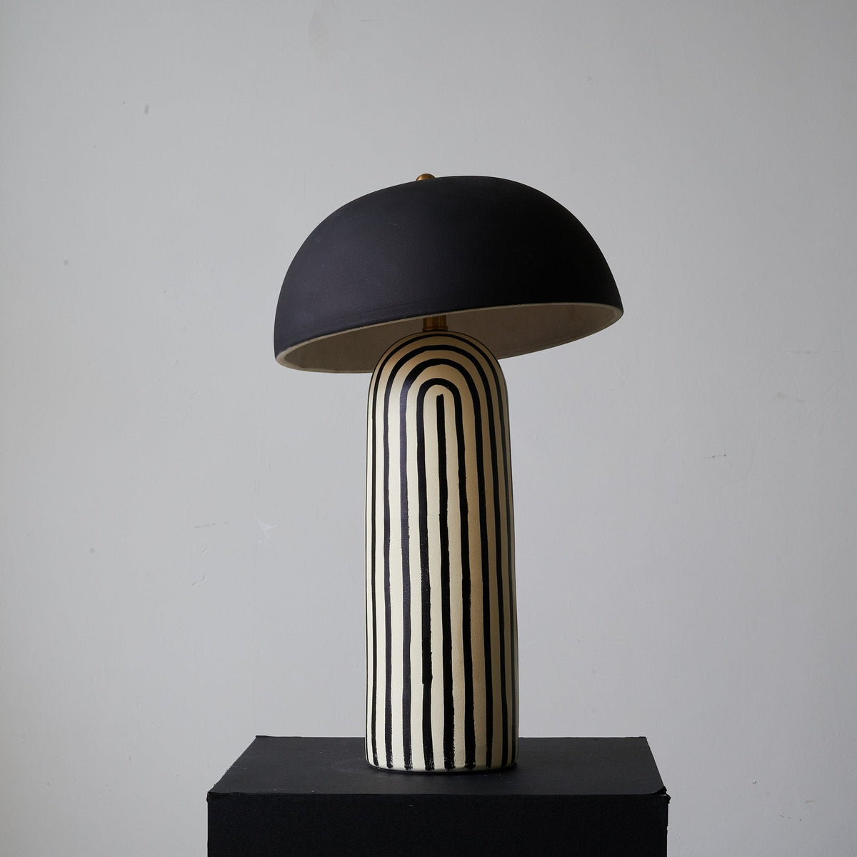 Moxyn minimalistyczna lampa stołowa z ceramiki