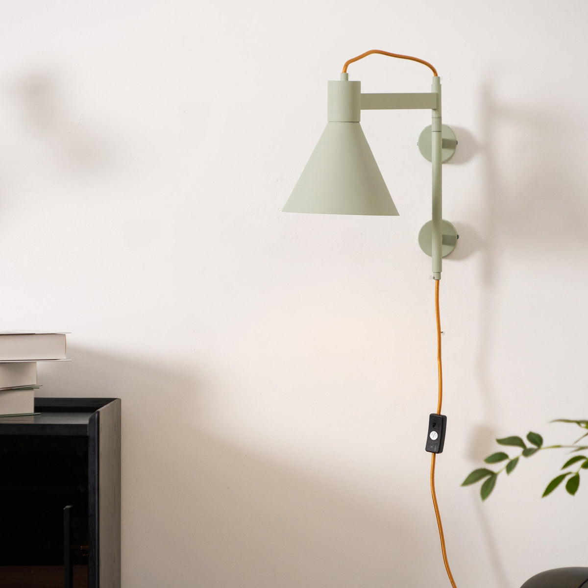 Avenirise kinkiet aluminiowy w kształcie stożka minimalistyczny na sypialnię | Cielum