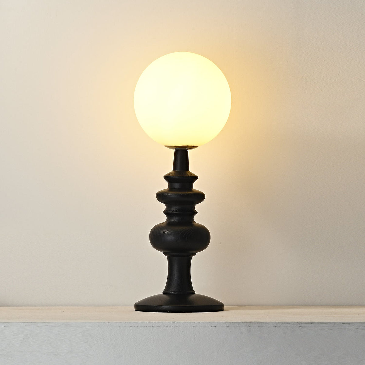 Sveta lampa stołowa