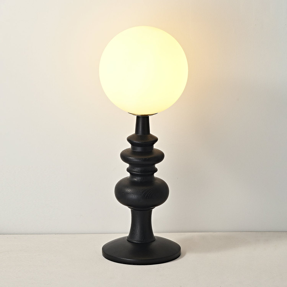 Sveta lampa stołowa