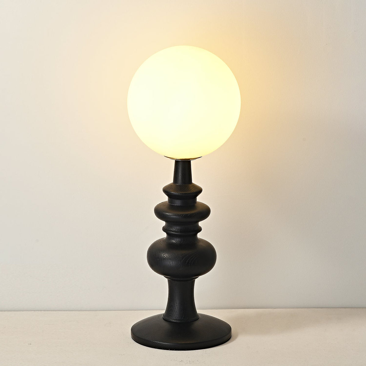 Sveta lampa stołowa