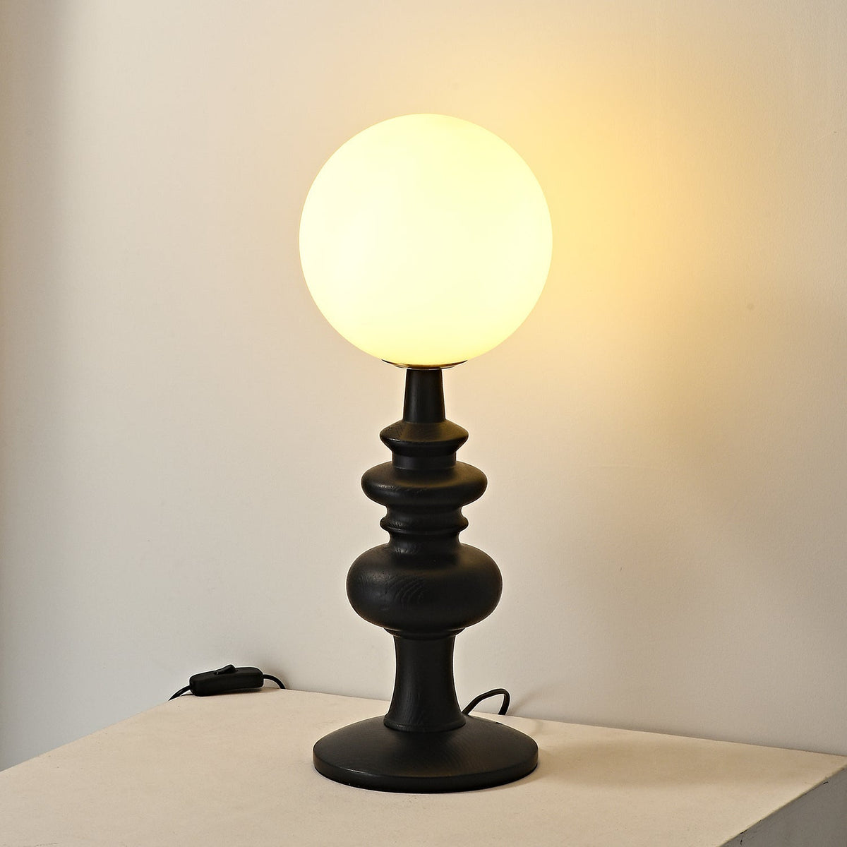 Sveta lampa stołowa