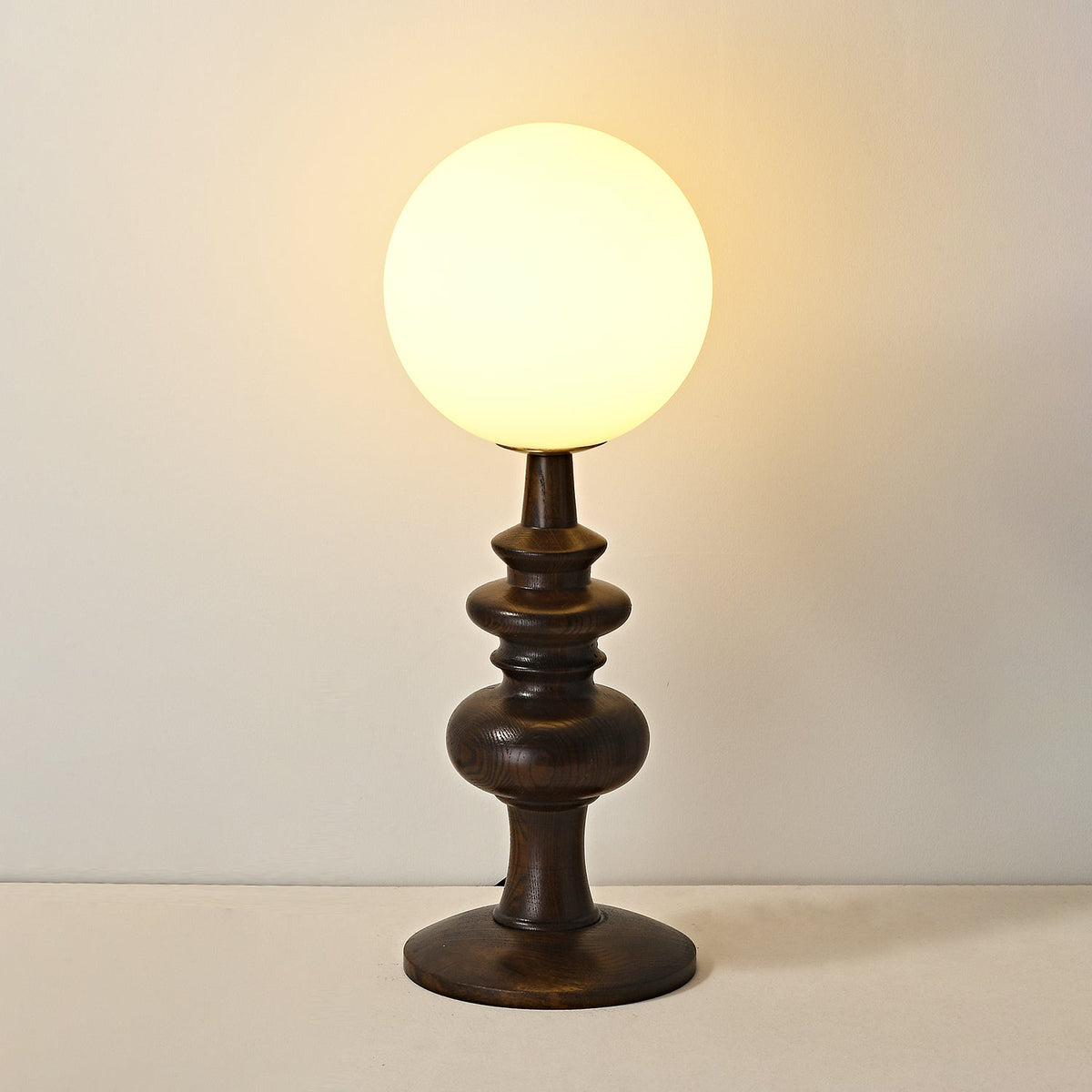 Sveta lampa stołowa