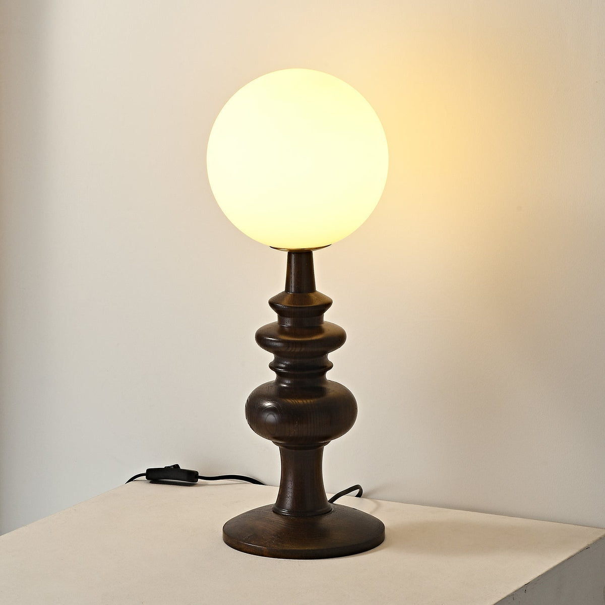 Sveta lampa stołowa