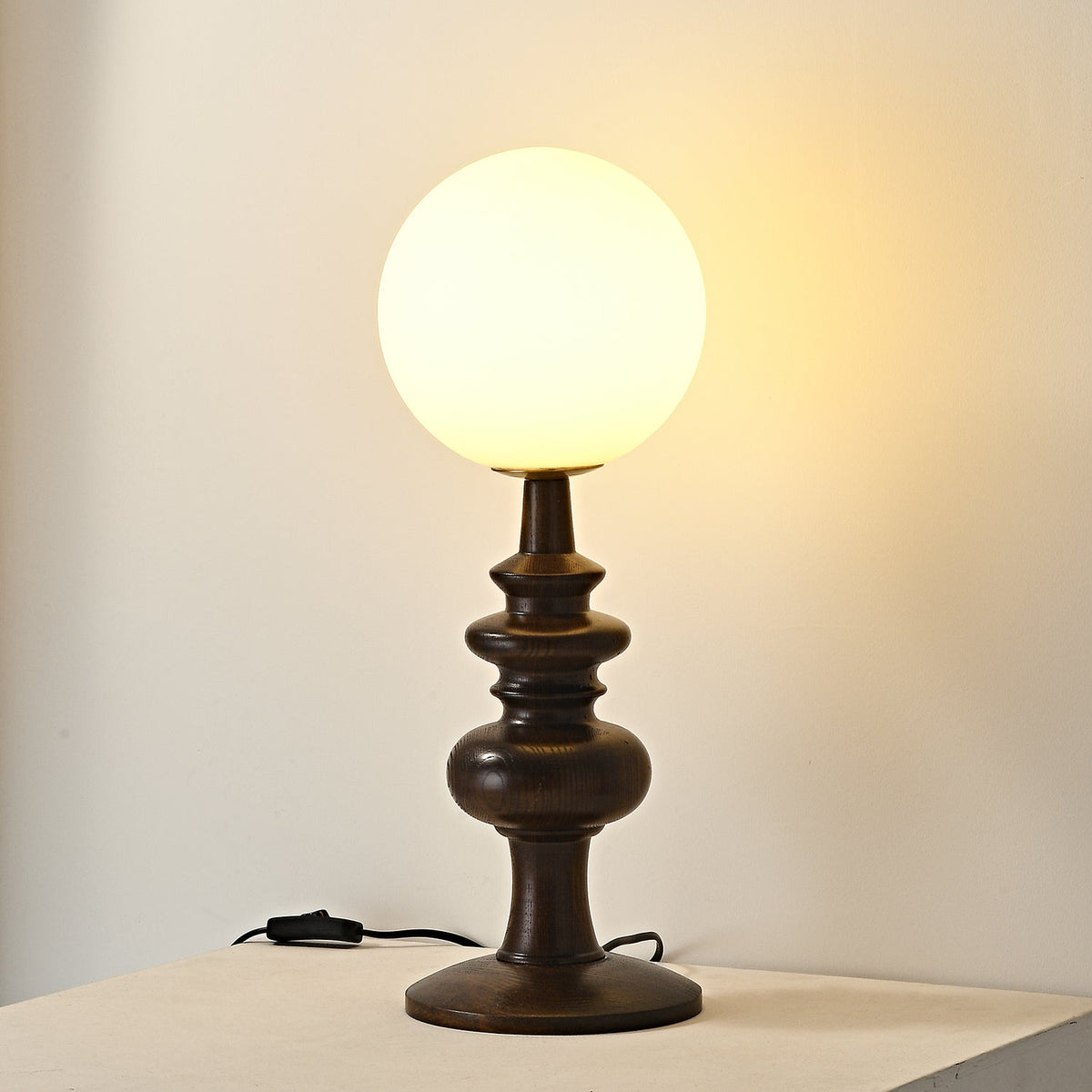 Sveta lampa stołowa