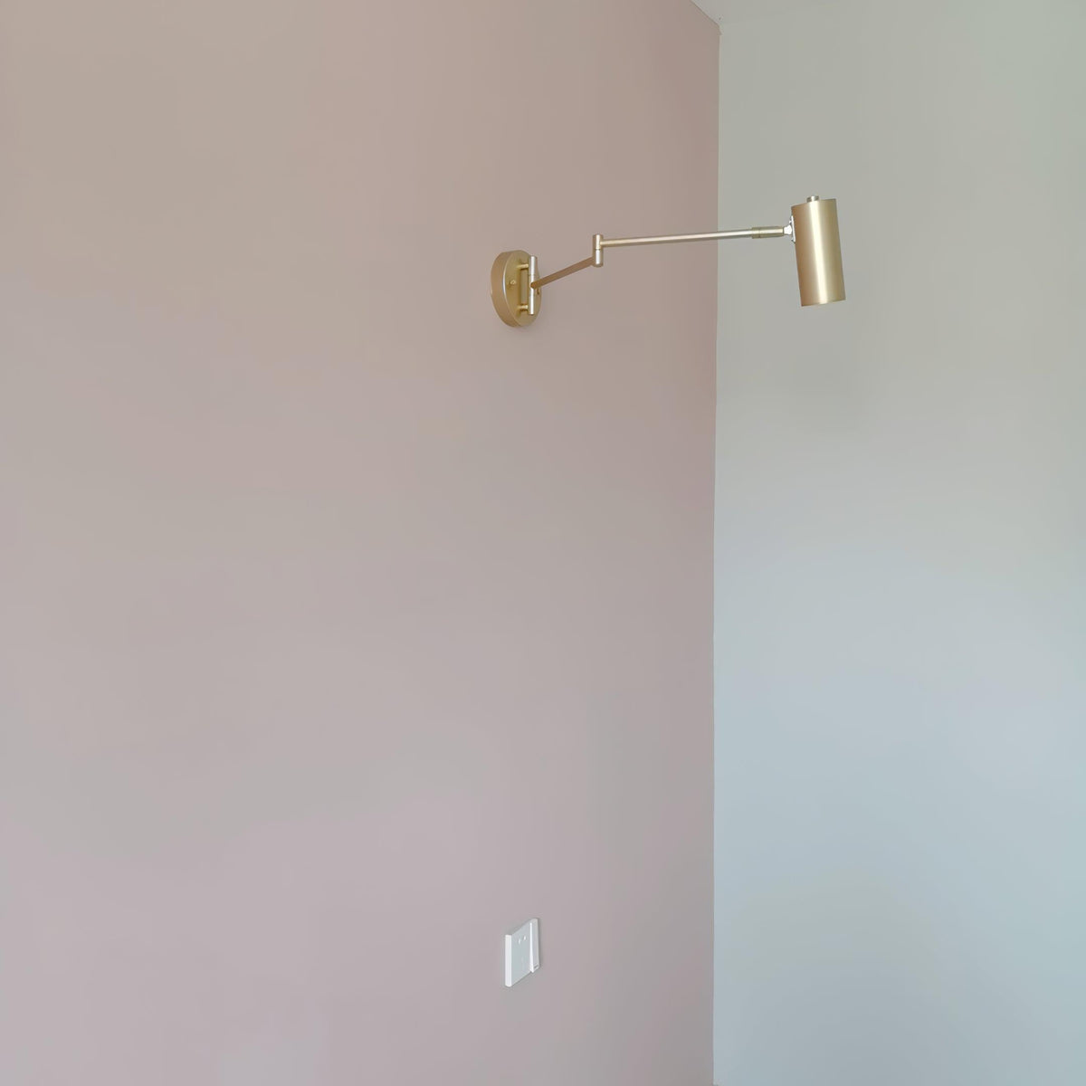 Axel regulowalna lampa ścienna z ruchomym ramieniem