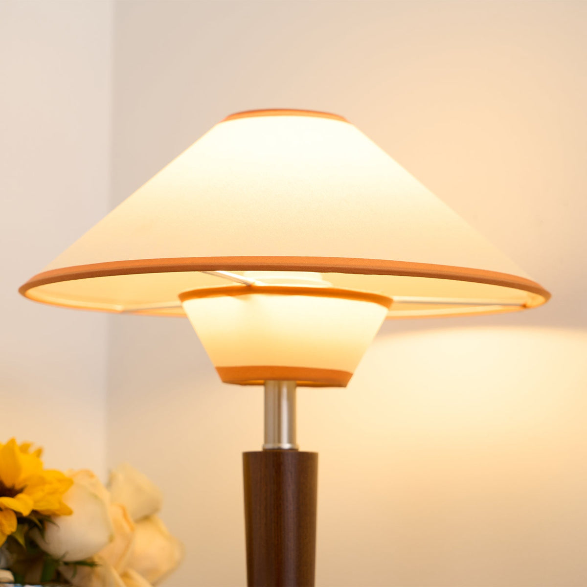 Lampa stołowa Talonwood drewniana