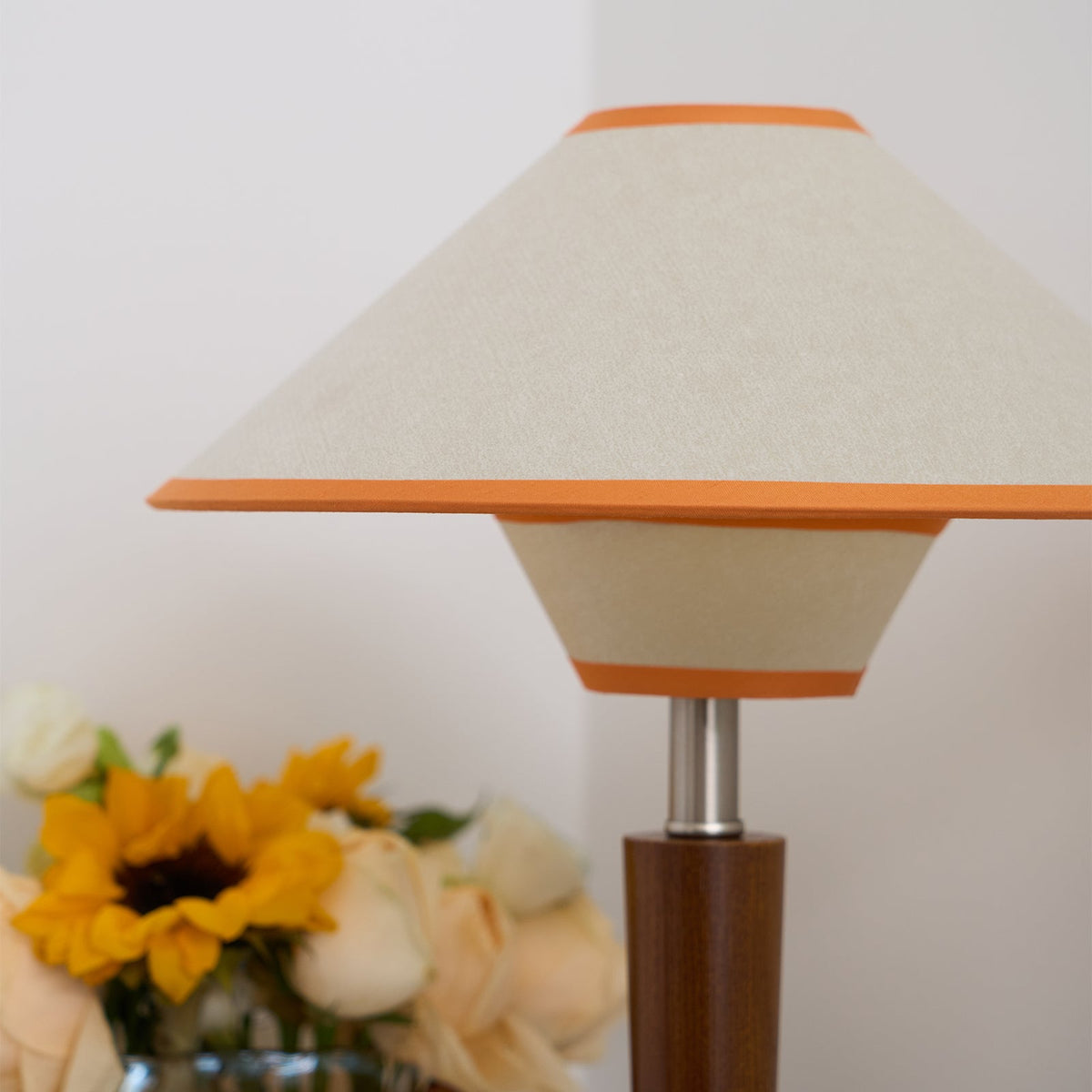 Lampa stołowa Talonwood drewniana