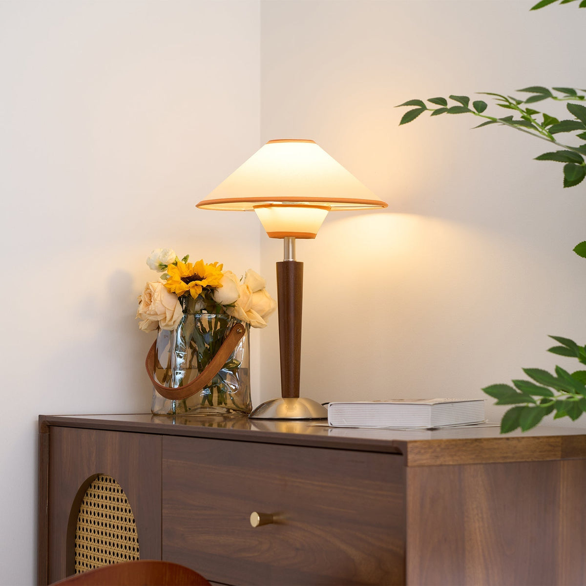 Lampa stołowa Talonwood drewniana