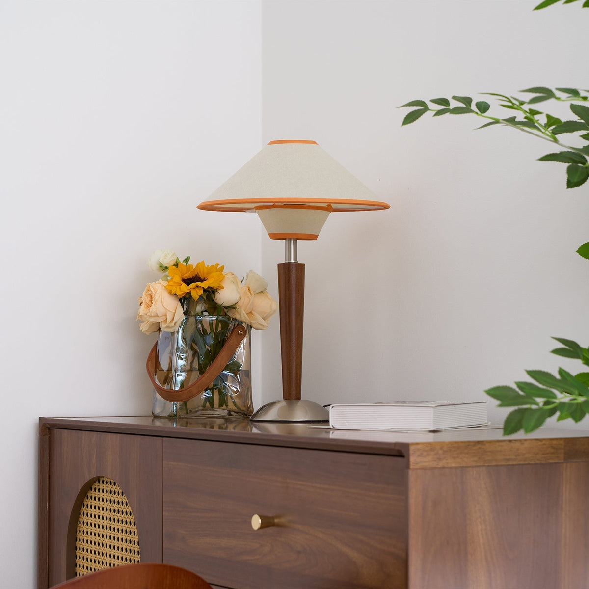 Lampa stołowa Talonwood drewniana
