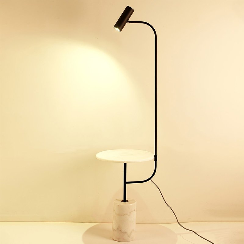 Oreleraya lampa stojąca