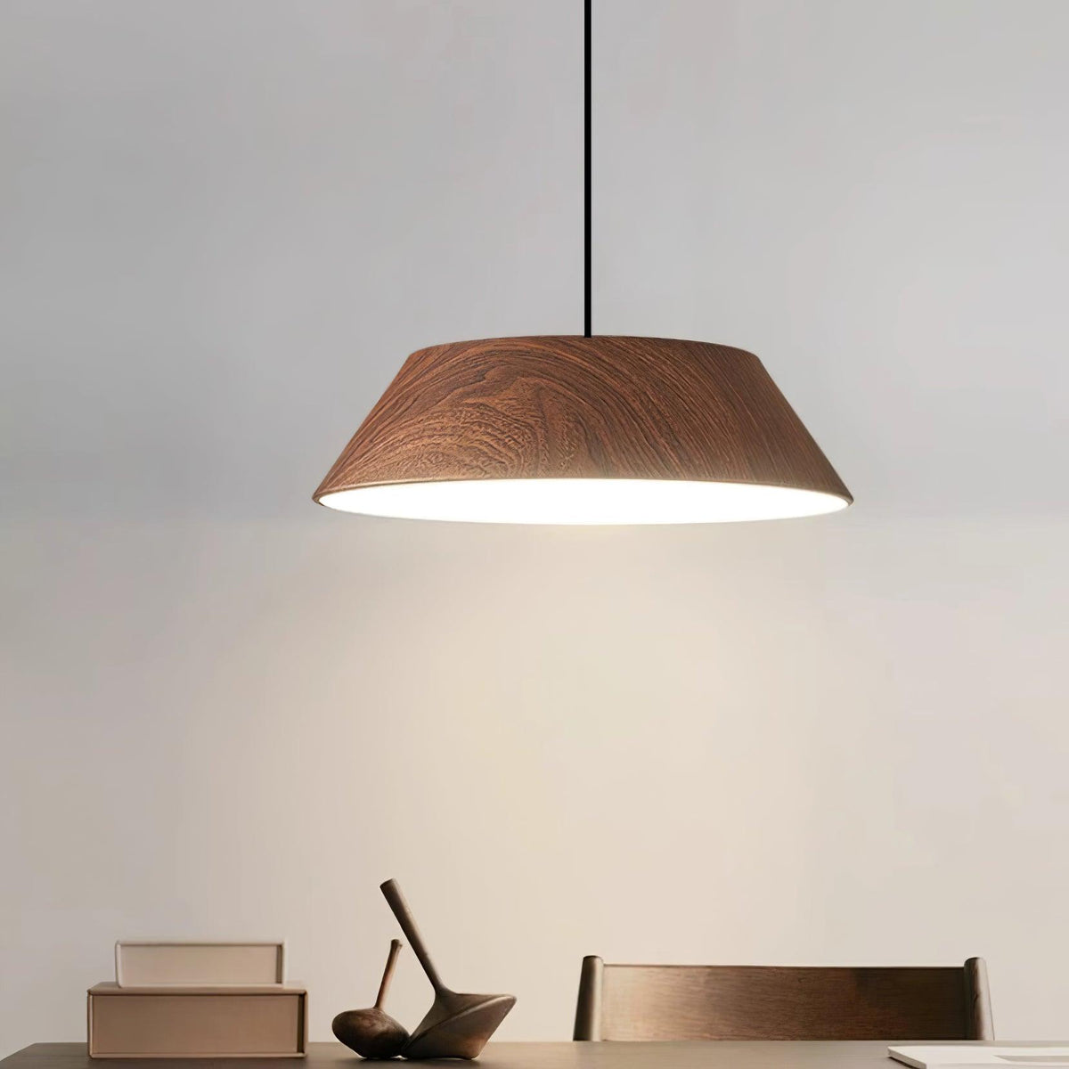 Novain lampa wisząca z fakturą drewna