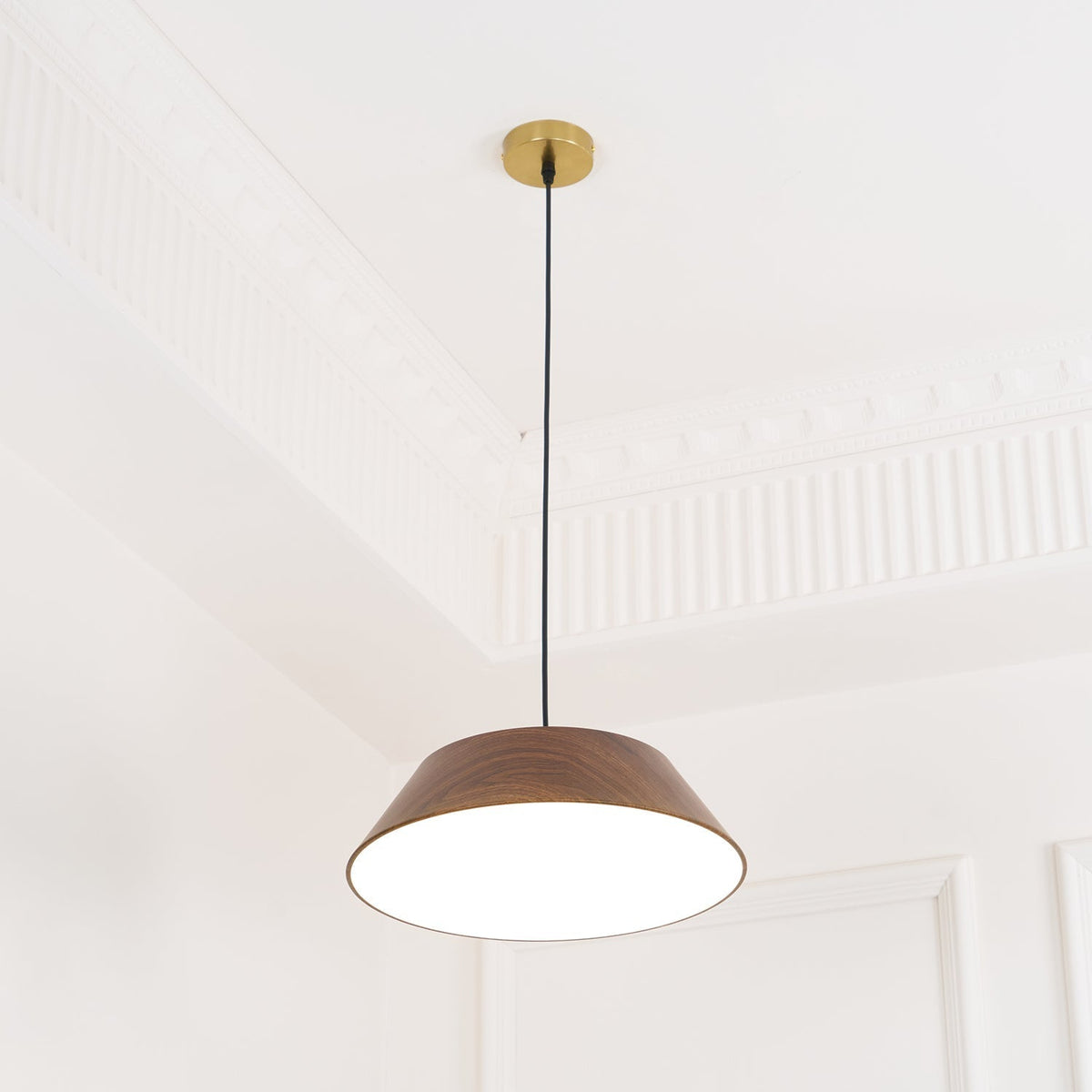 Novain lampa wisząca z fakturą drewna