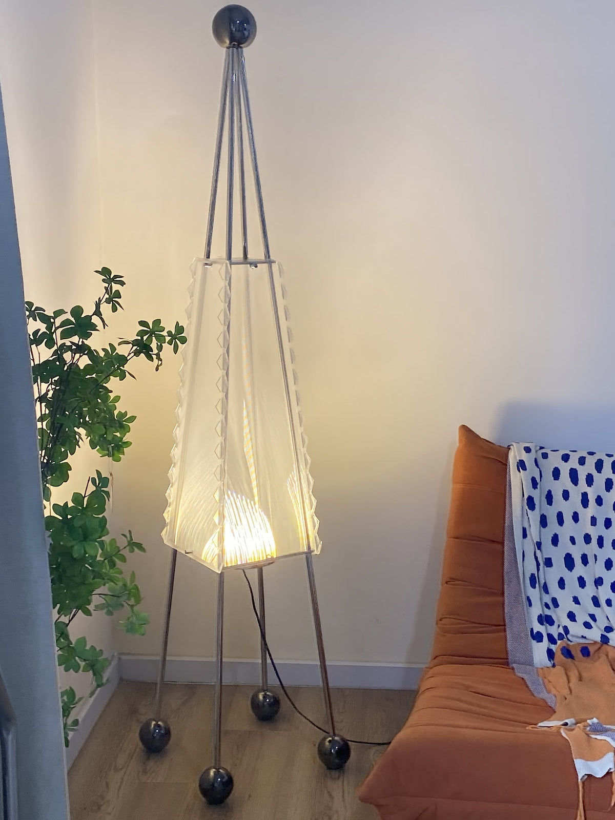 Tetra przemysłowa lampa stojąca z akrylu