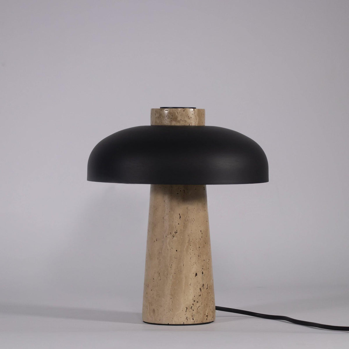 Tavivira lampa stołowa w kształcie grzybka z tawertynu