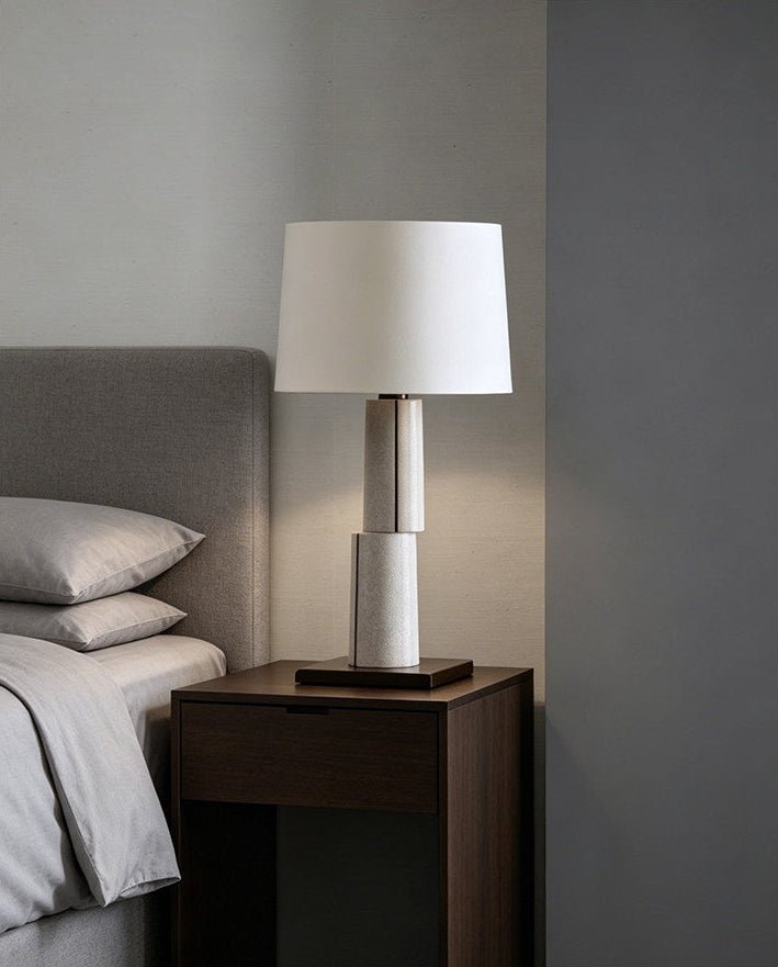 Noreraya lampa stołowa w stylu nakładkowym