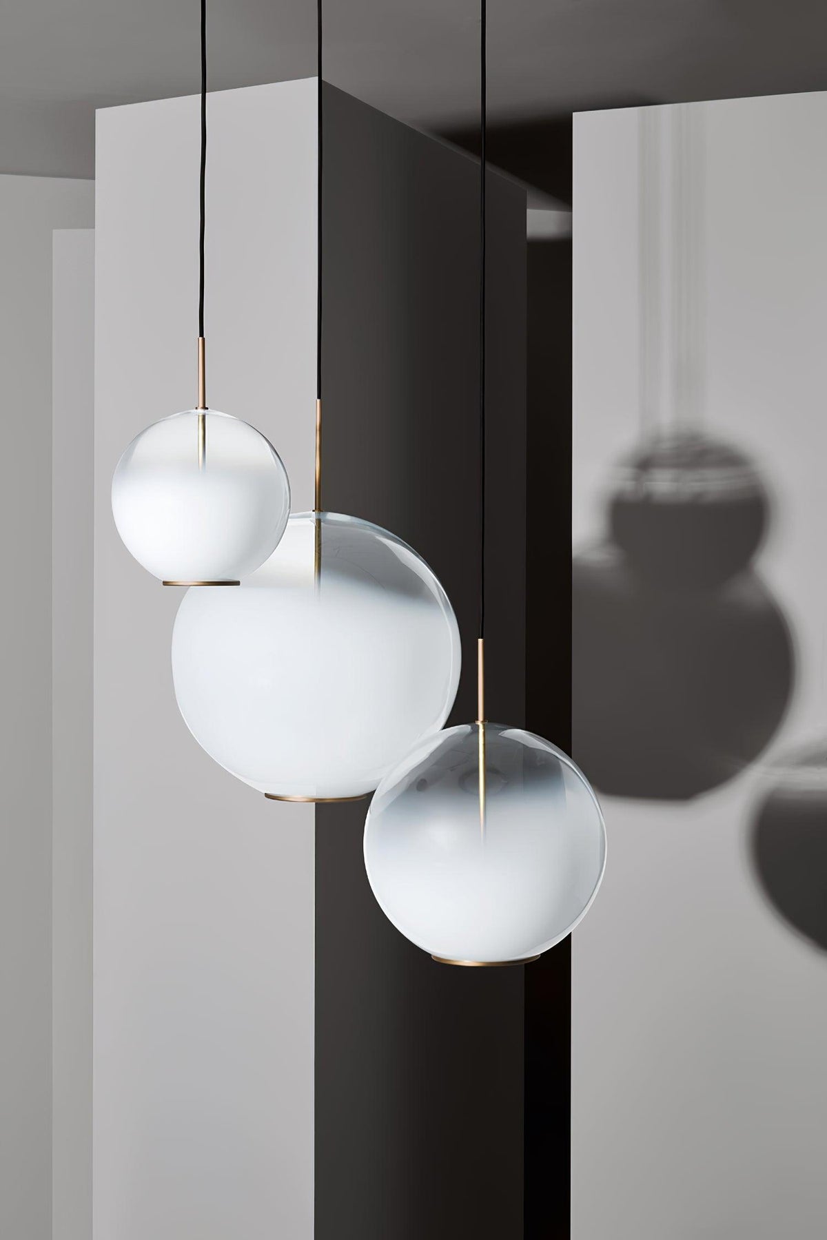 Lampa wisząca Celelaine ze szkła gradientowego w kolorze dymno-szarym do salonu
