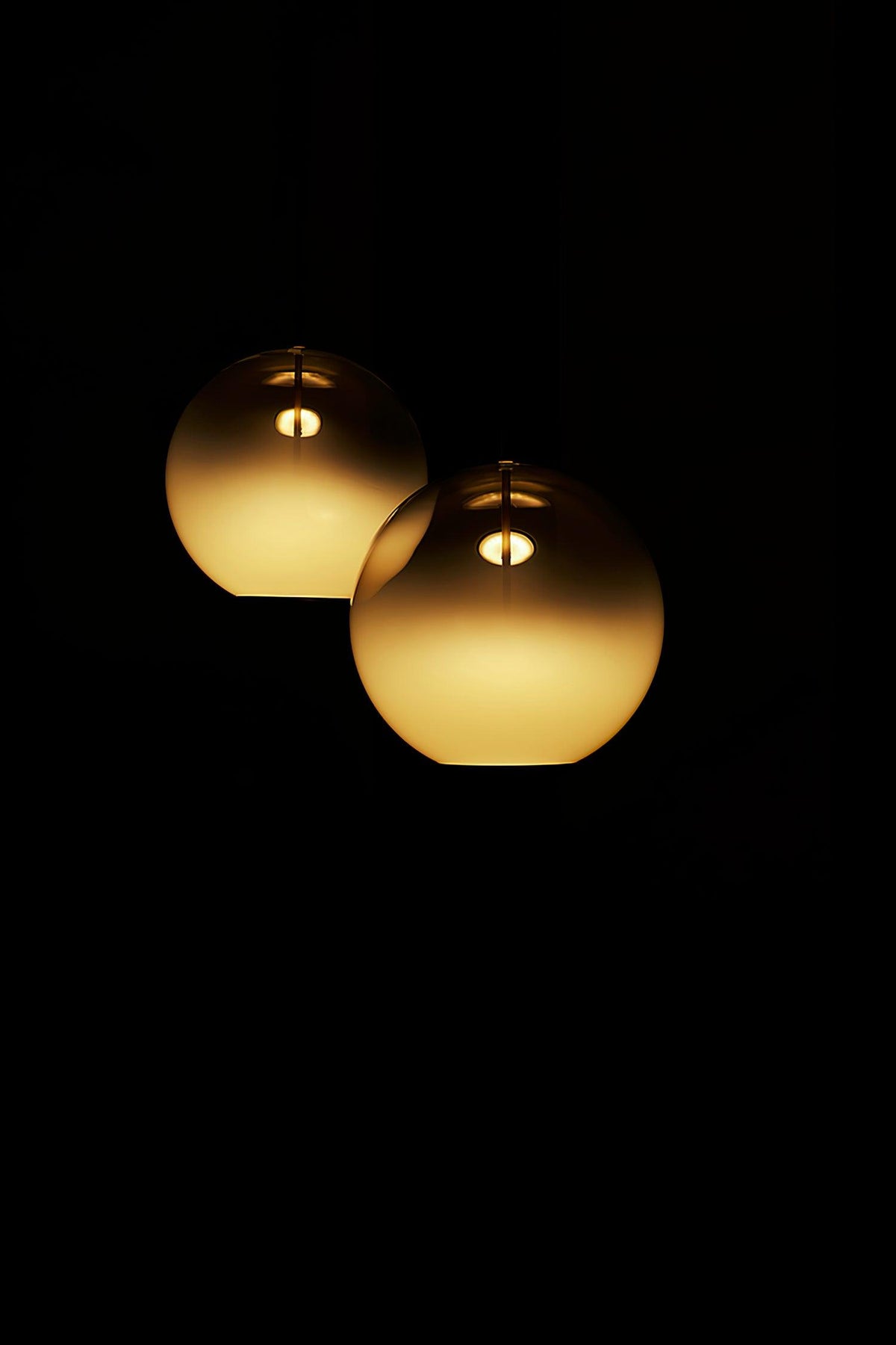 Lampa wisząca Celelaine ze szkła gradientowego w kolorze dymno-szarym do salonu
