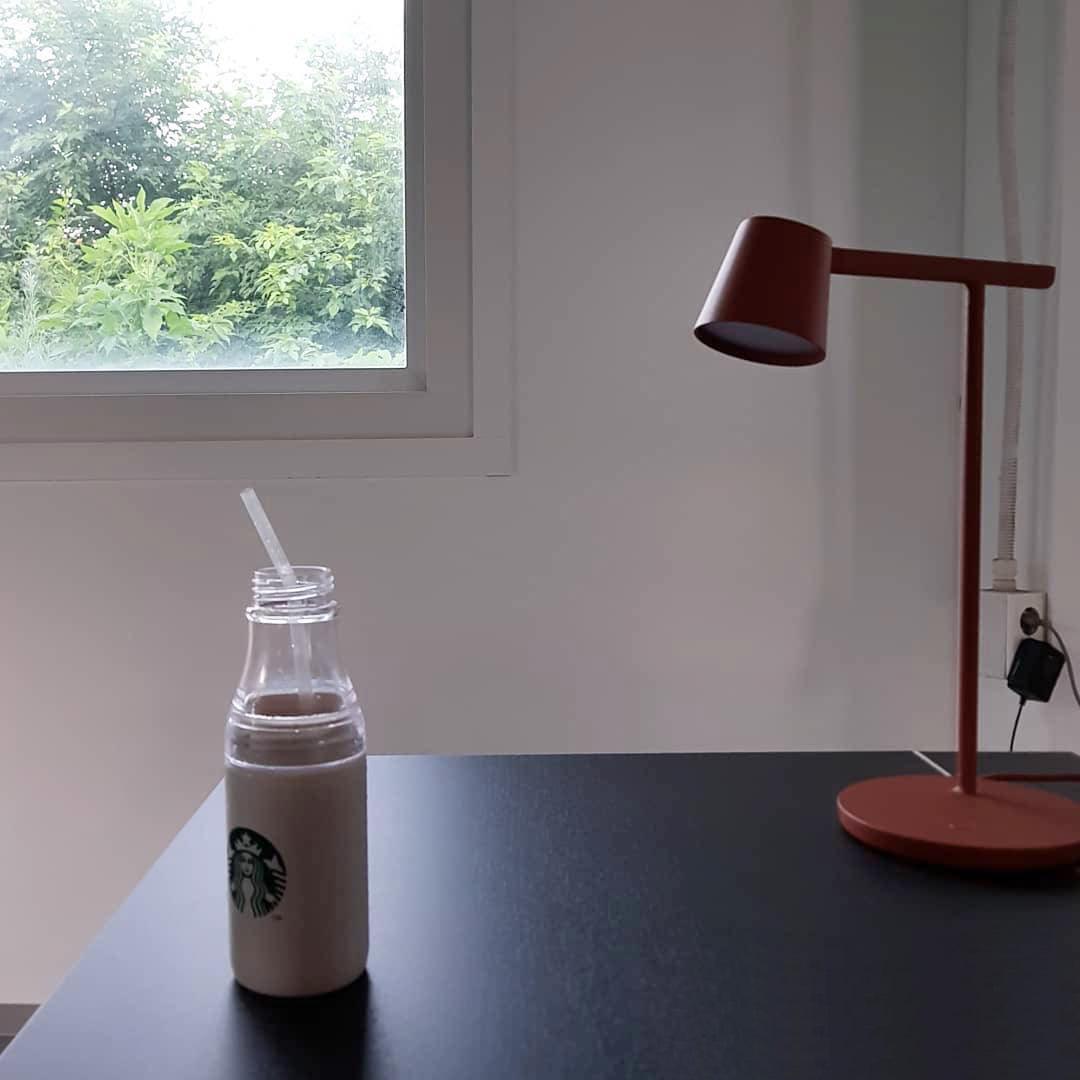 Caelthorne Core lampa stołowa