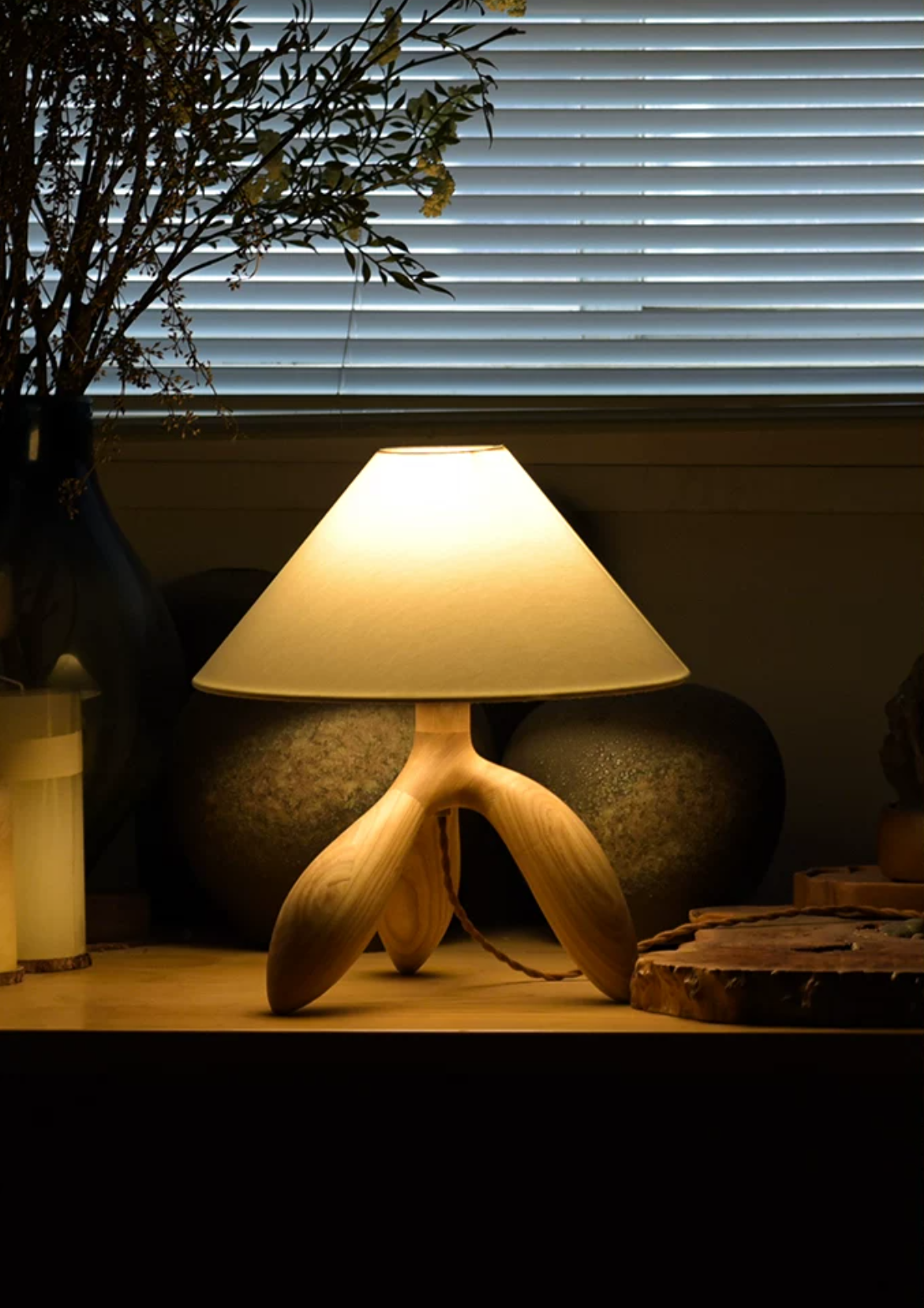 Vardencombe Lampa stołowa z drewna