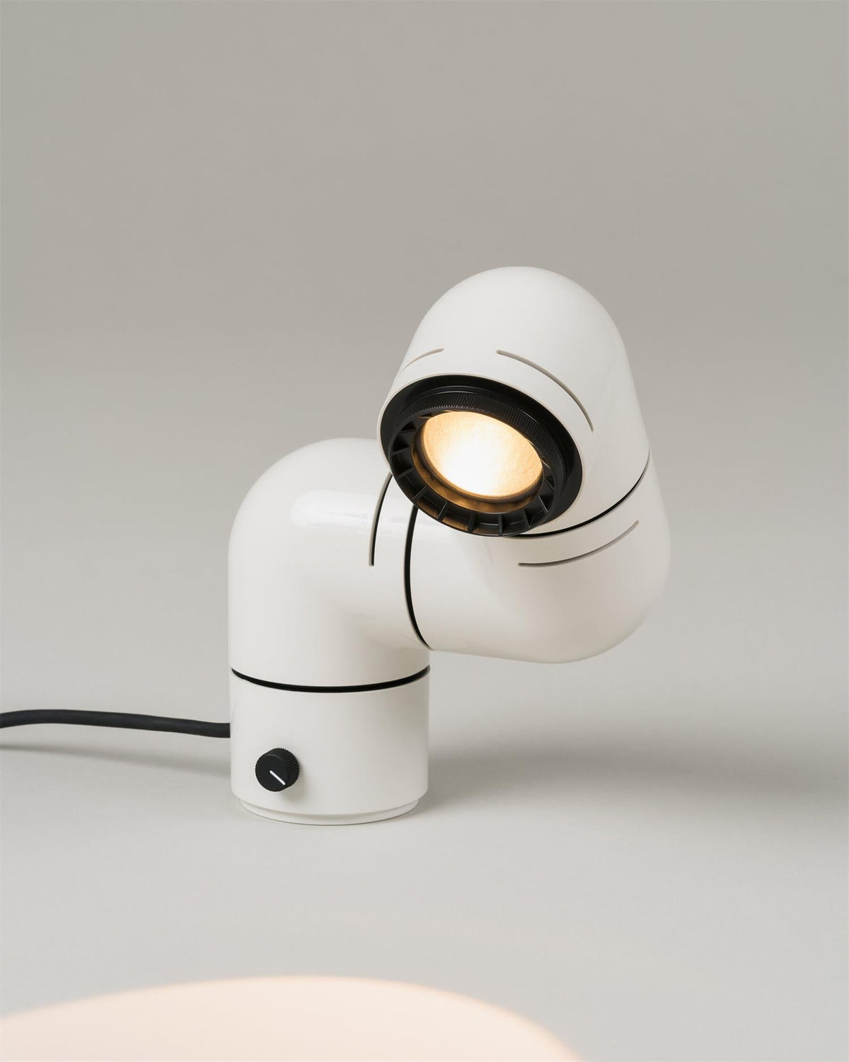 Lampa stołowa Orelania z soczewką