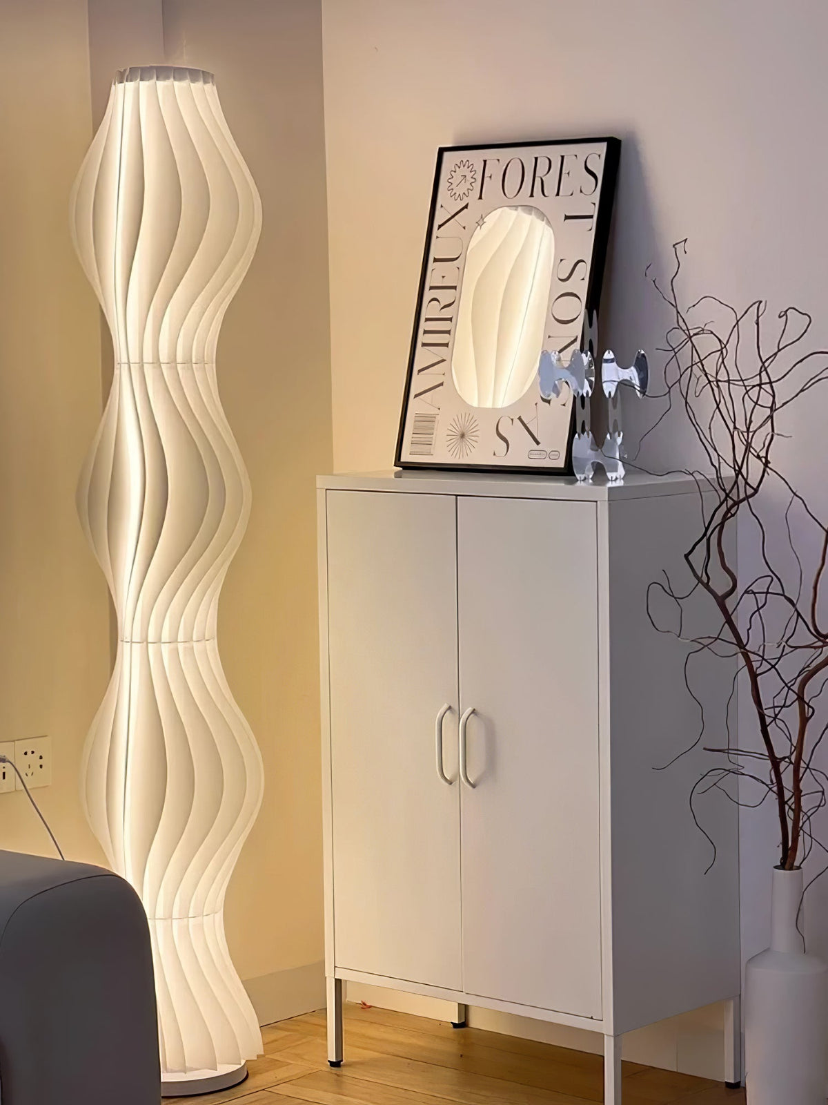 Dotha nowoczesna lampa stojąca