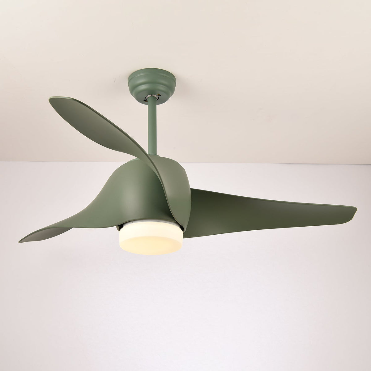 Cirivella lampa sufitowa z wentylatorem