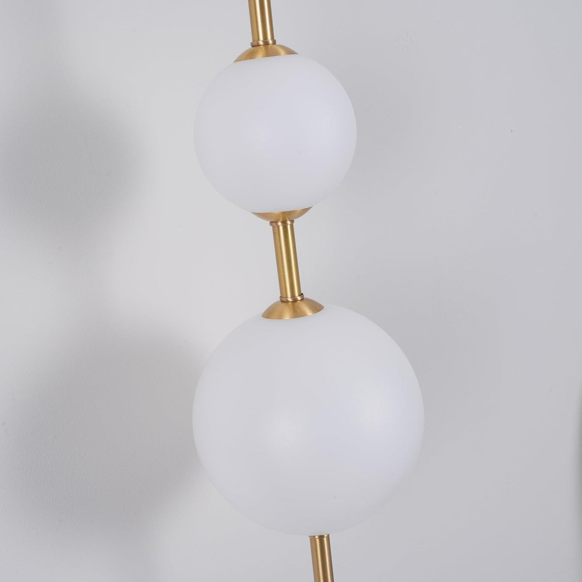 Cerin kulista lampa ścienna