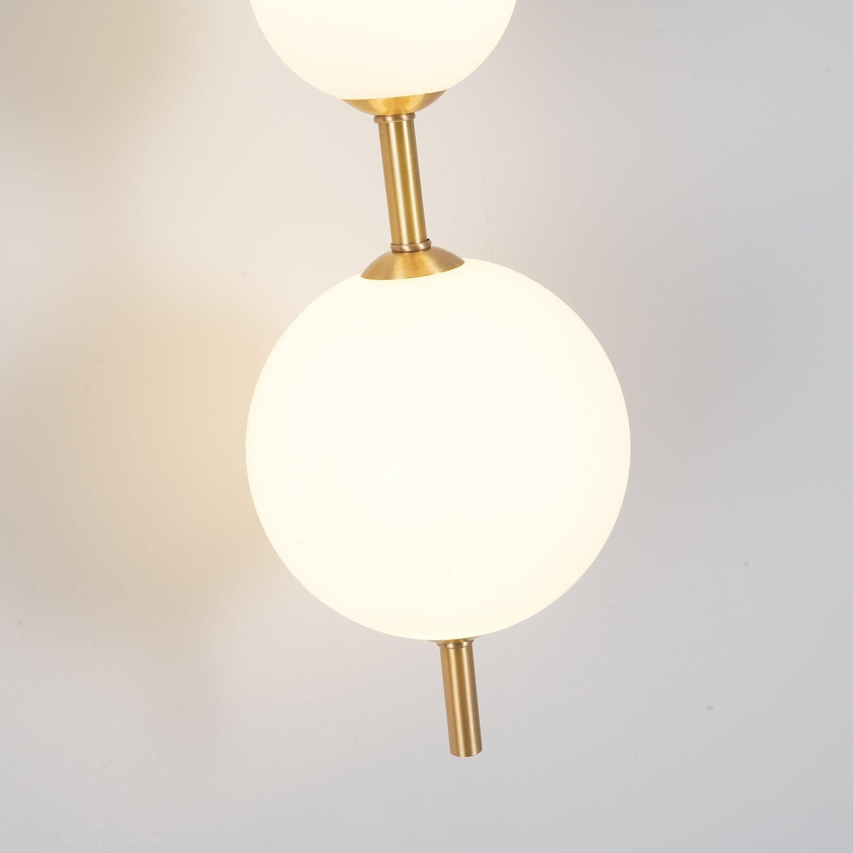 Cerin kulista lampa ścienna