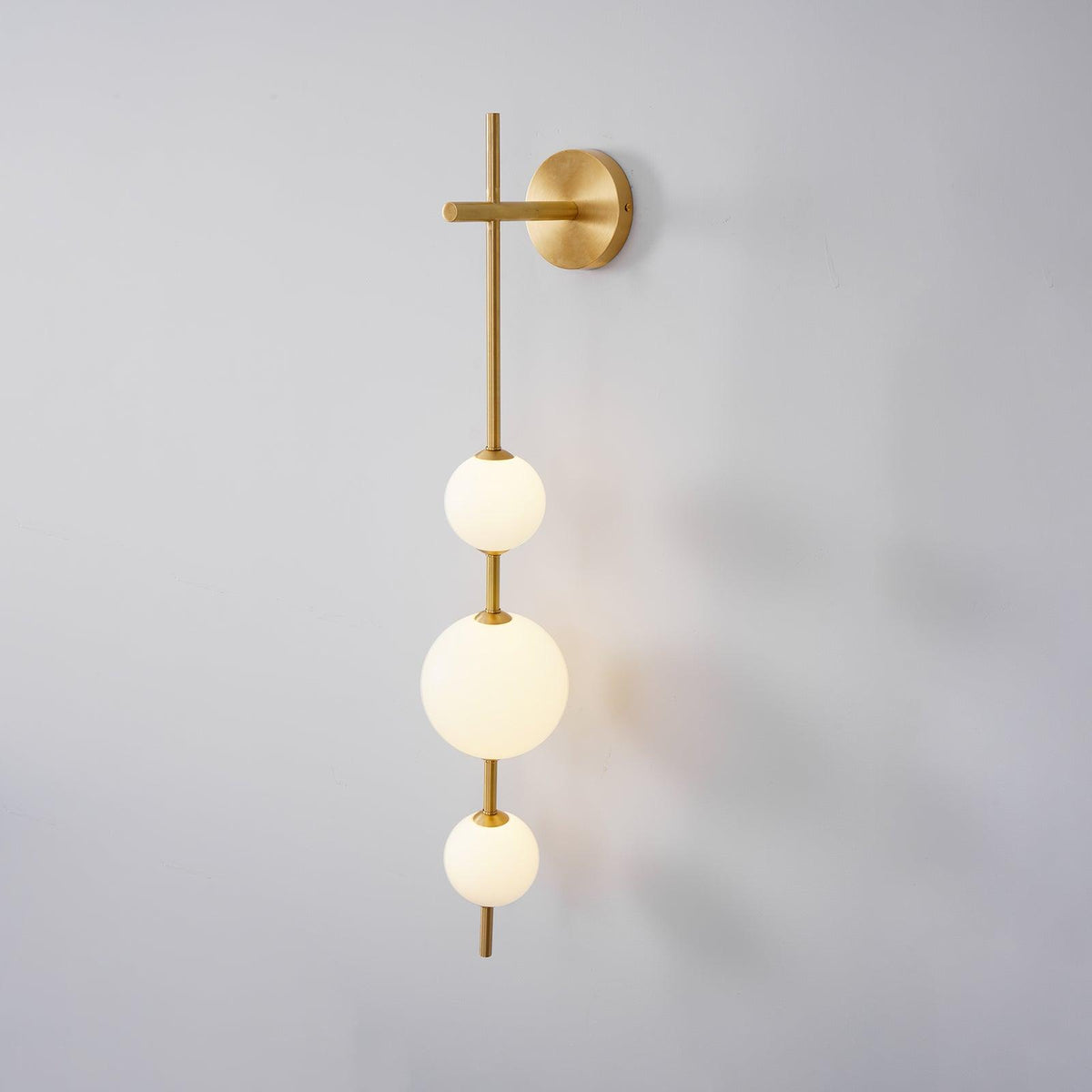 Cerin kulista lampa ścienna