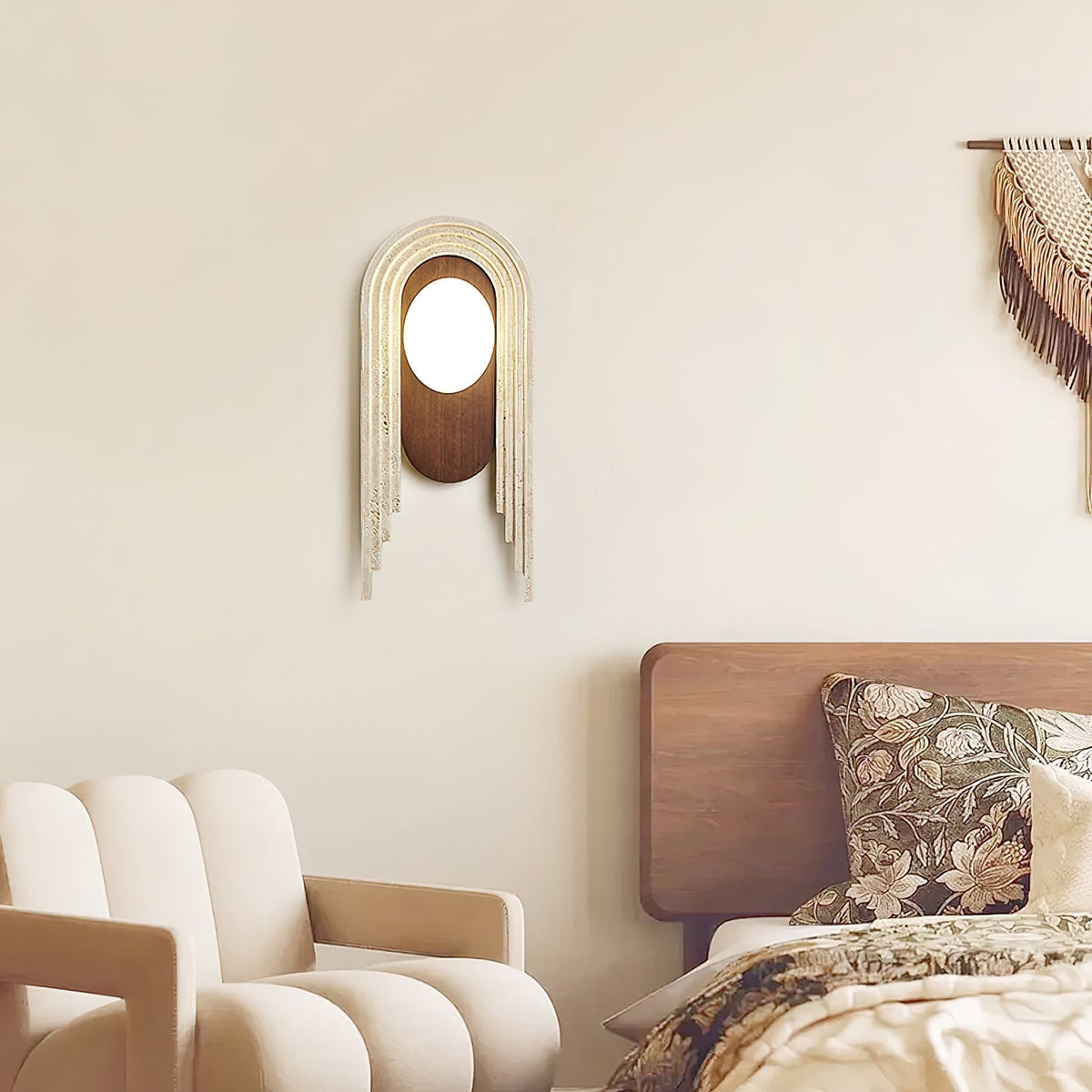Uloryra kinkiet w ramie architektonicznej z tawerninem