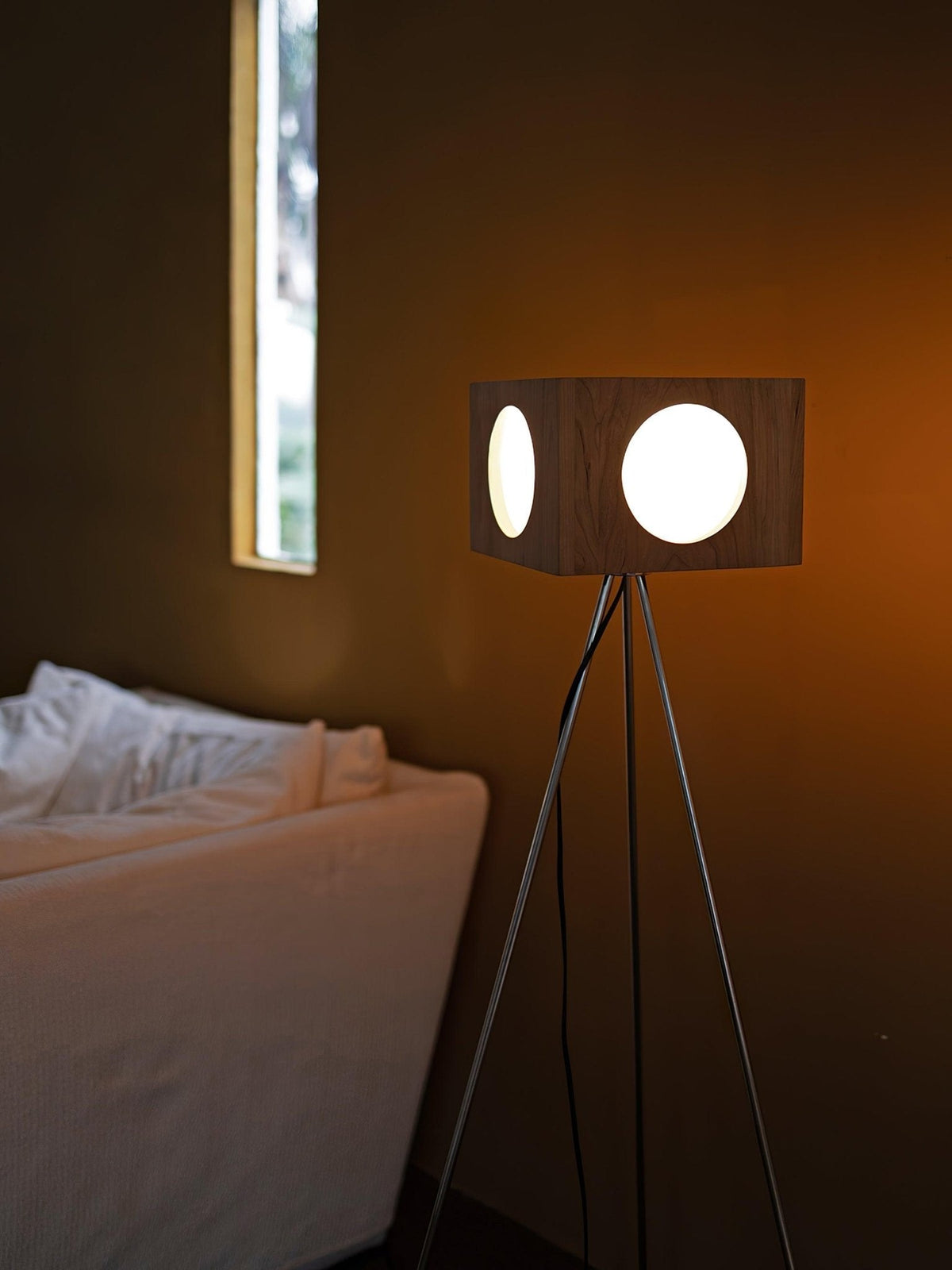 OrbitBox Vintage Camera Lampa Stojąca
