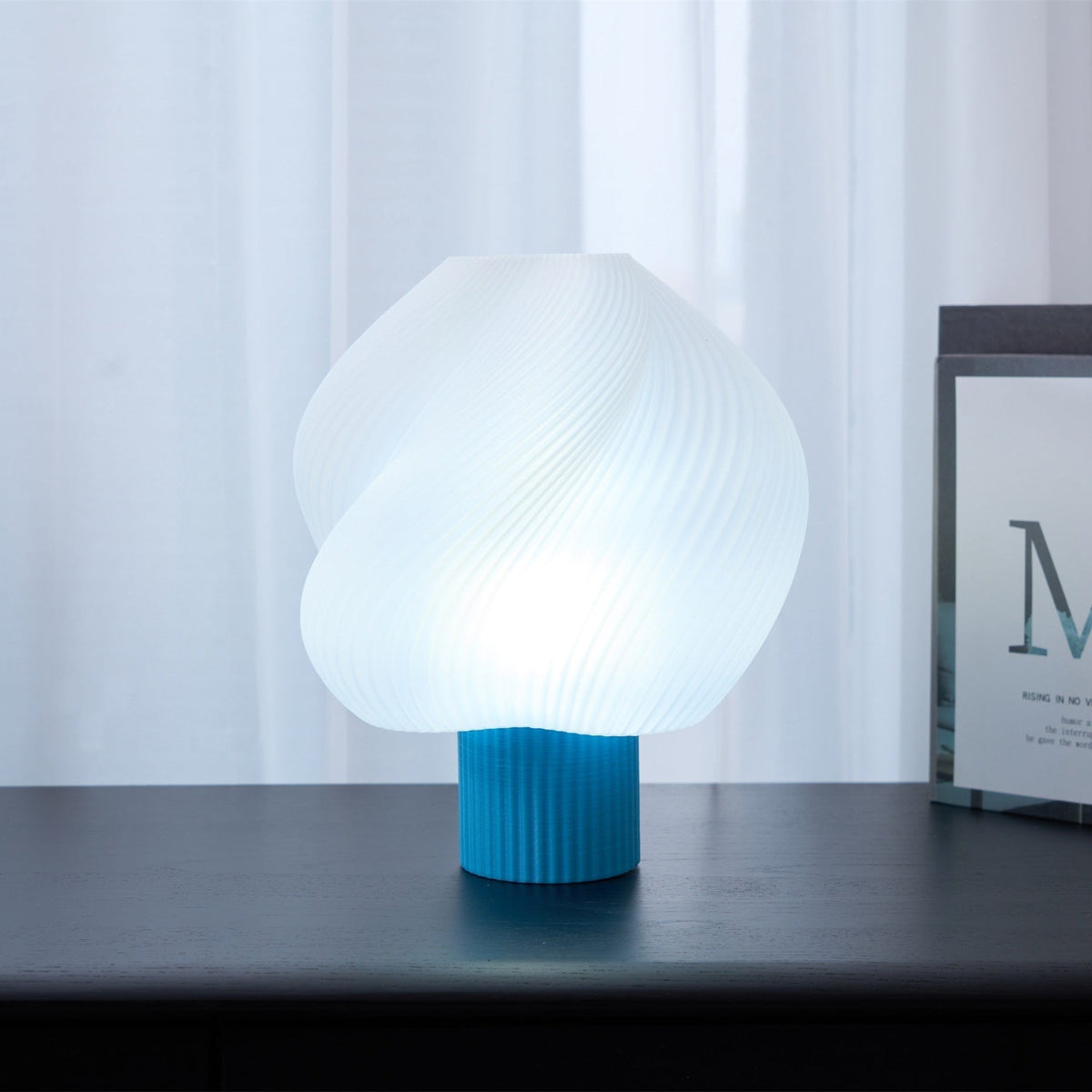 Buffy nowoczesna lampa stołowa z tworzywa sztucznego