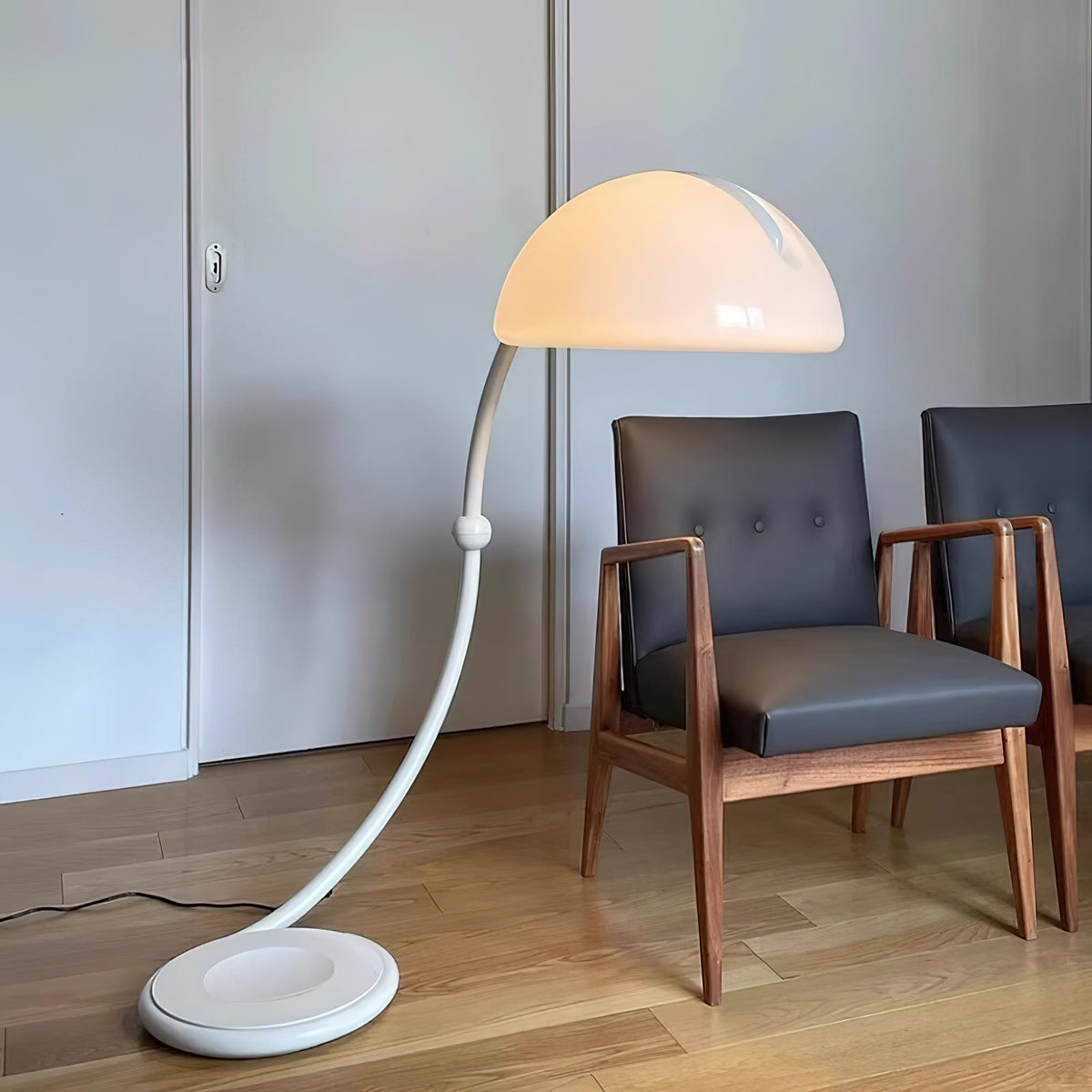 Sweep lampa stojąca