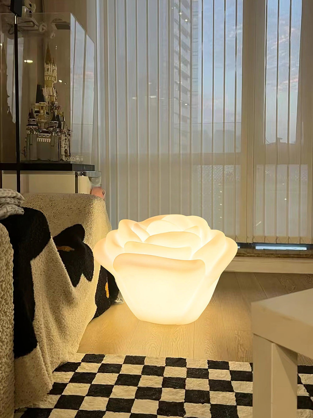 Elegancka lampa stołowa Rosebud
