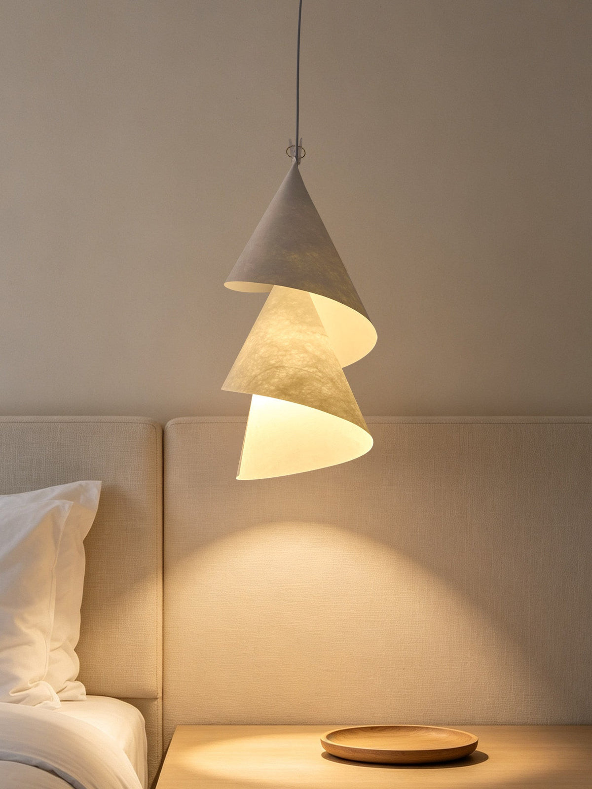 Southvale4 Lampa wisząca z papierowym kloszem stożkowym
