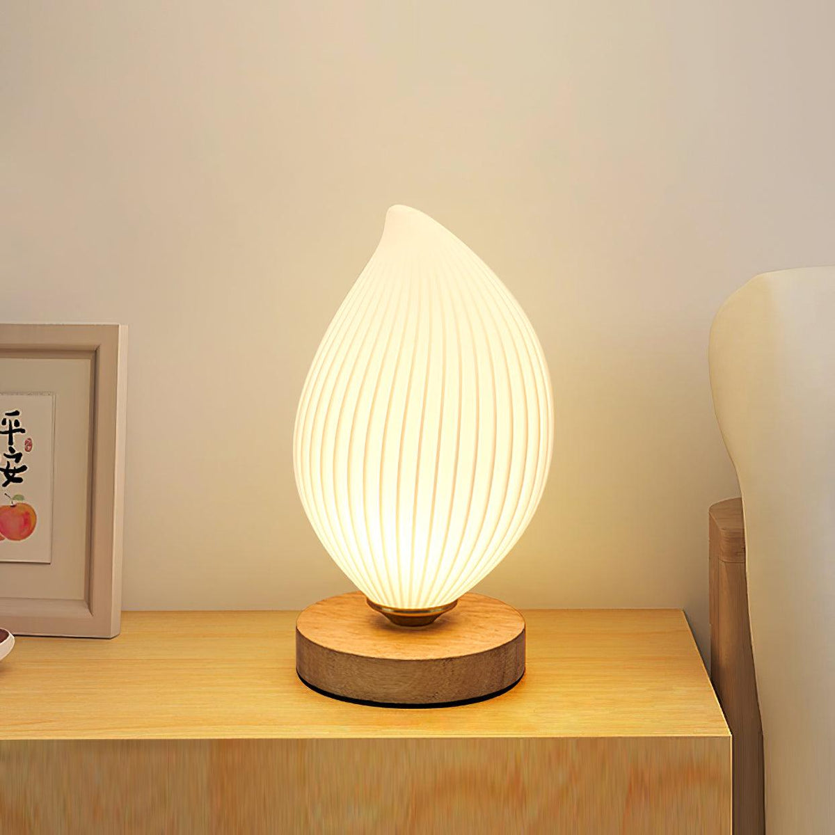 Viraaena lampa stołowa