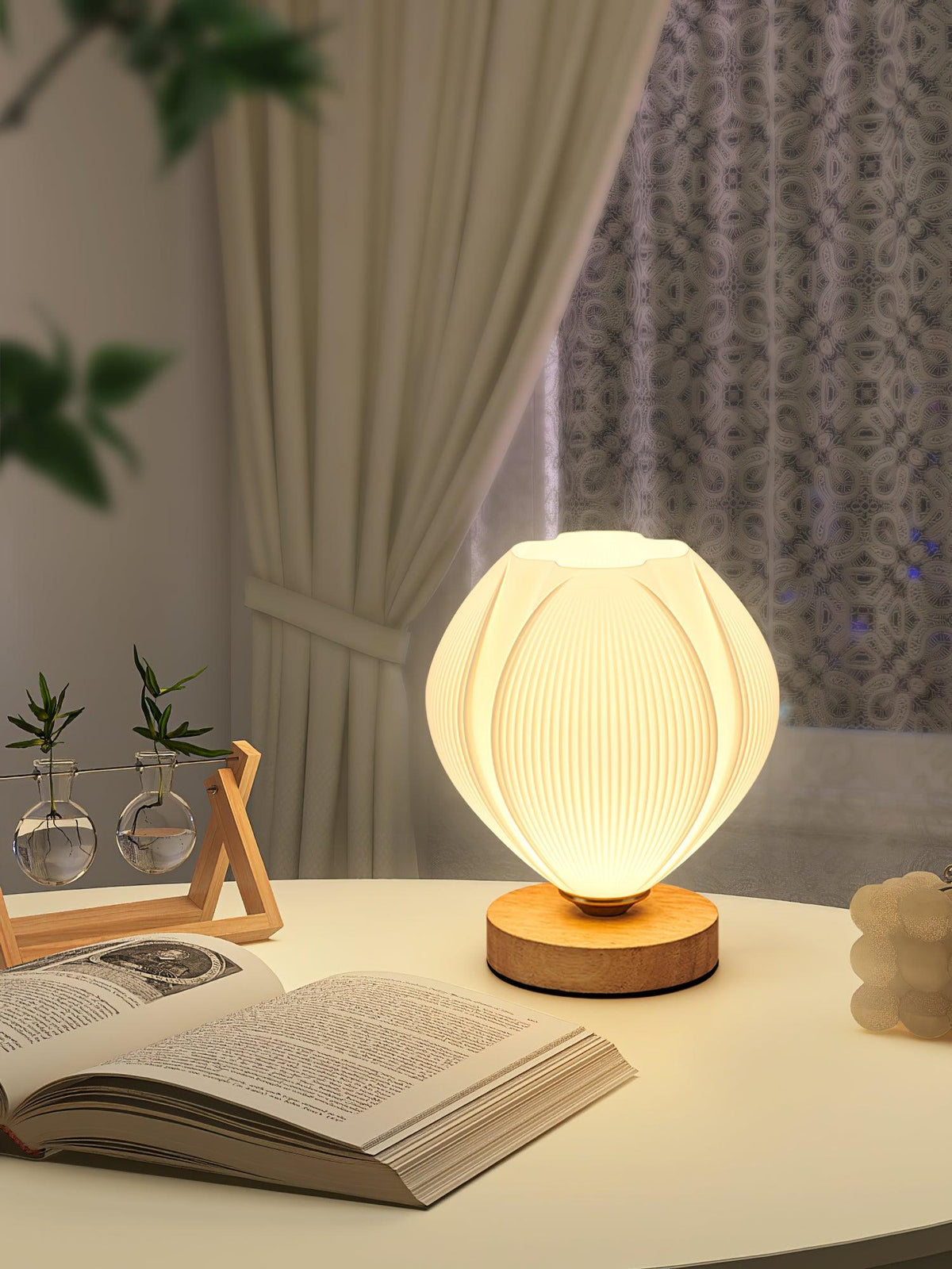Viraaena lampa stołowa