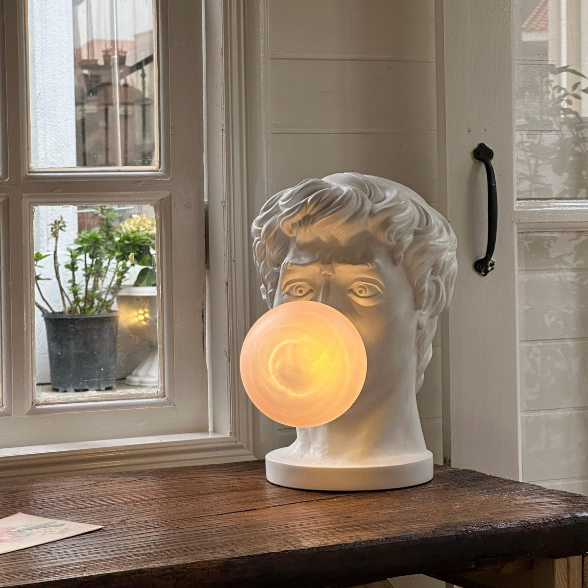 Vona nowoczesna lampa stołowa ze szkła